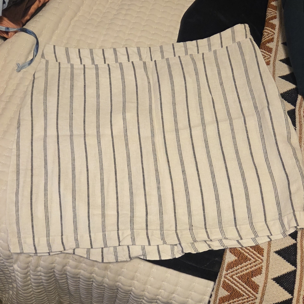 Old Navy Cream and Black Linen Striped Skirt